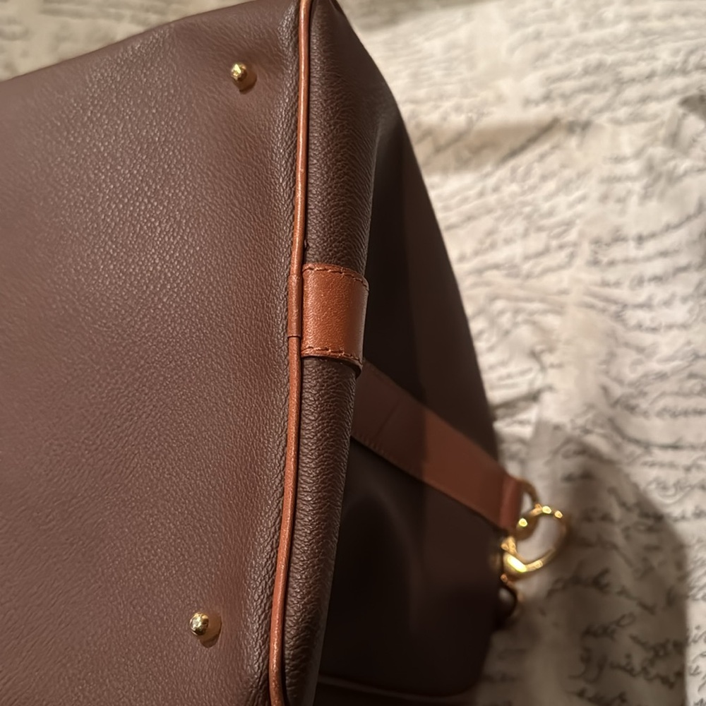 VALENTINO TRAVEL BAG IN CHOC & TAN W. GOLD ACCENTS & ROLLED LEATHER HANDLES - Picture 8 of 10